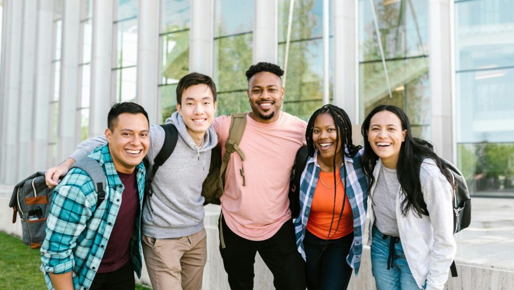 La UGR es líder en becas Erasmus+ y en programas de intercambio europeos.